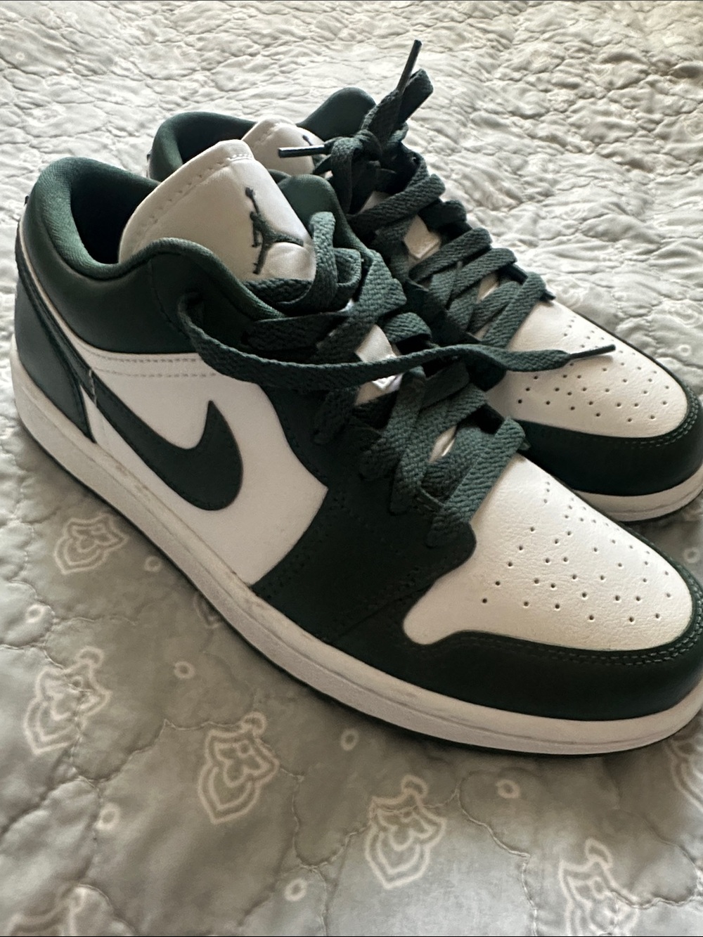 Nike Air Jordan 1 Low Green White Sneakers
NWOT
NEVER WORN.